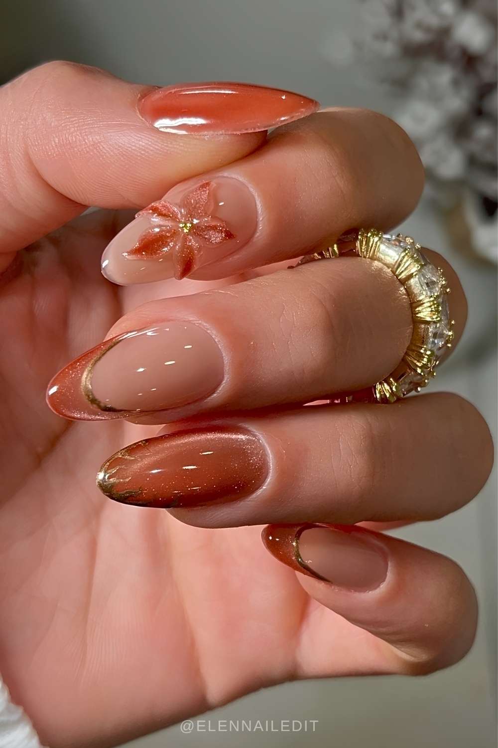 Burnt Orange Cat Eye Mani mit Blumen