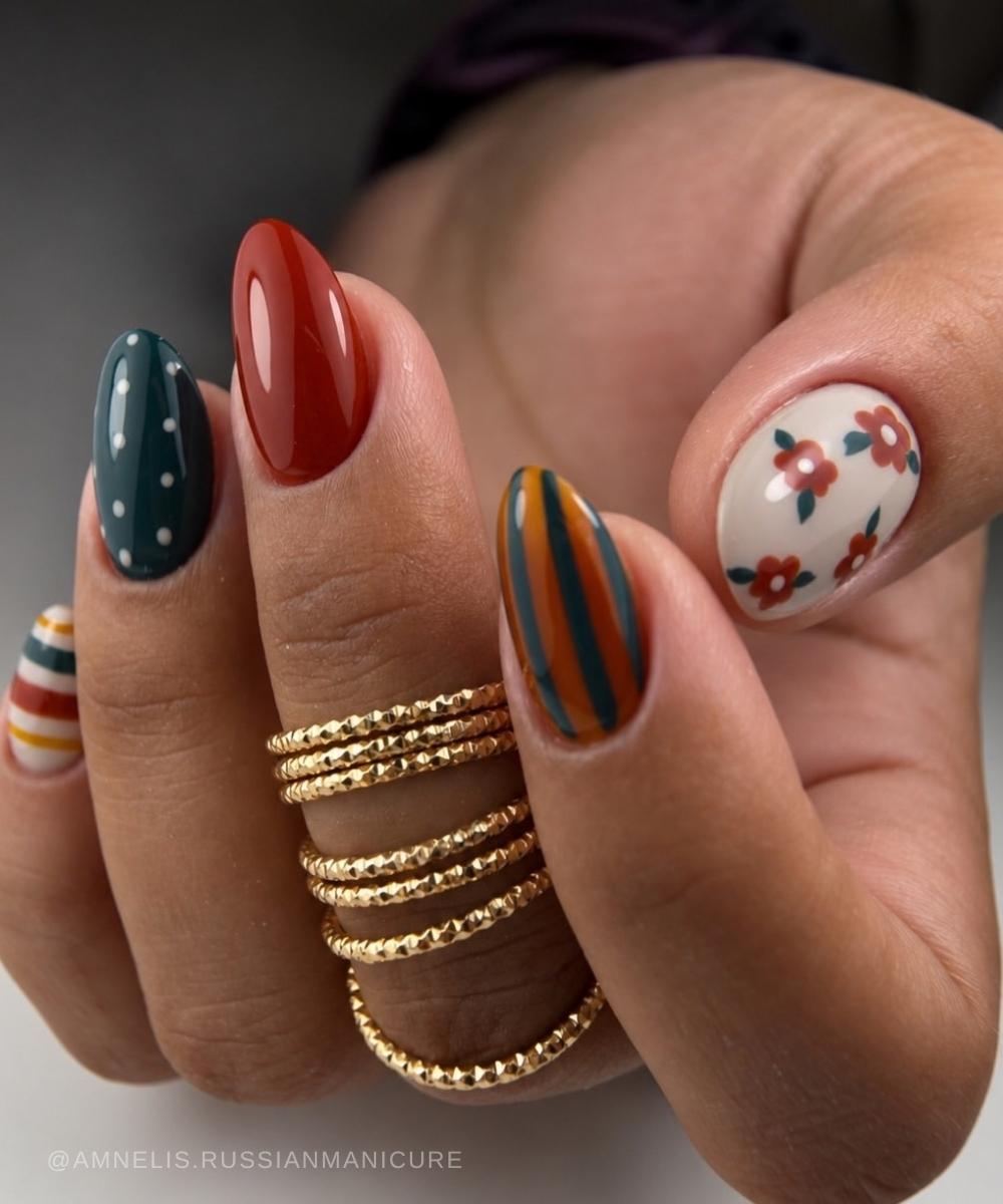 Erdige Skittle Nails mit Blumen und Streifen