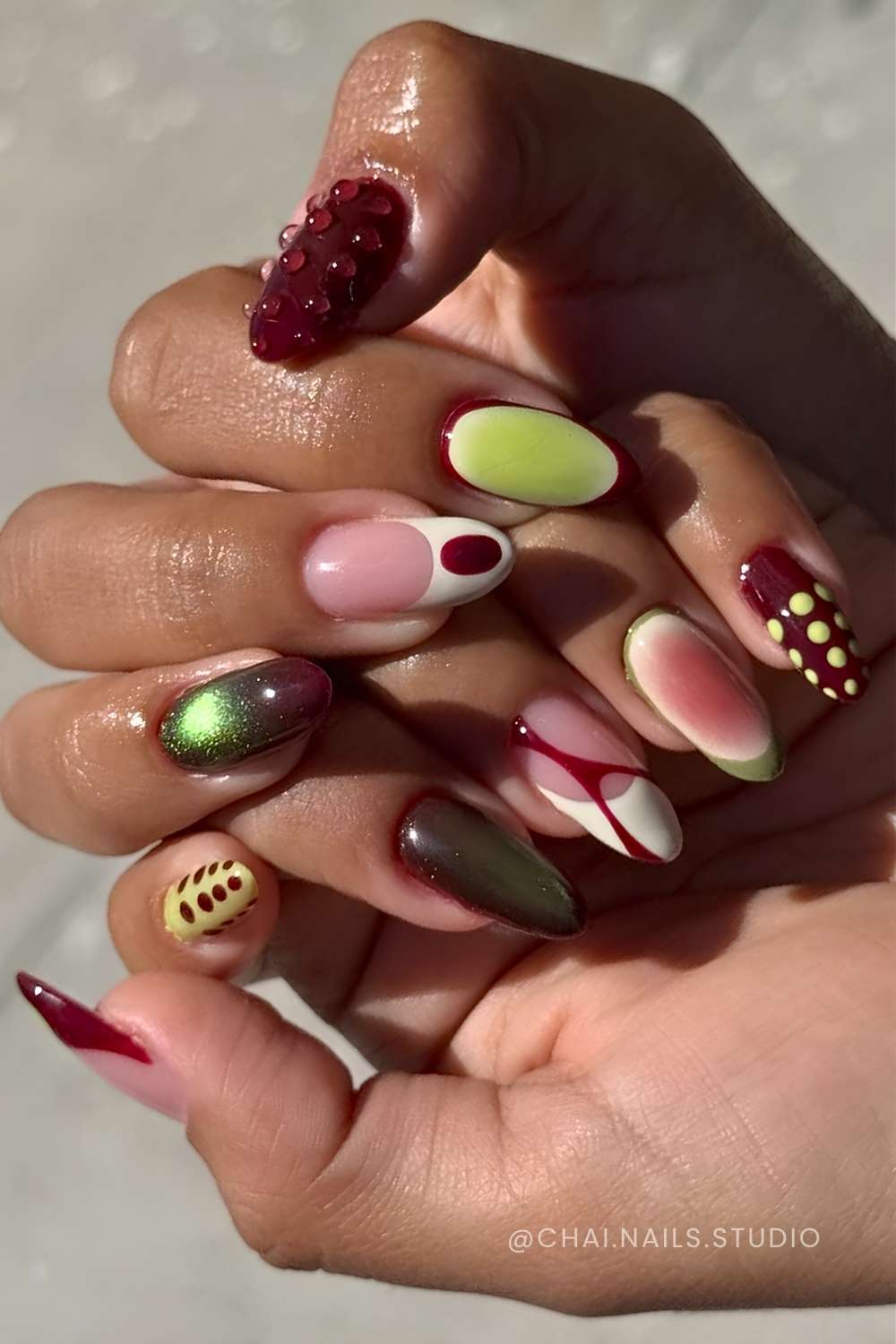 Gruene und burgundy mix and match naegel