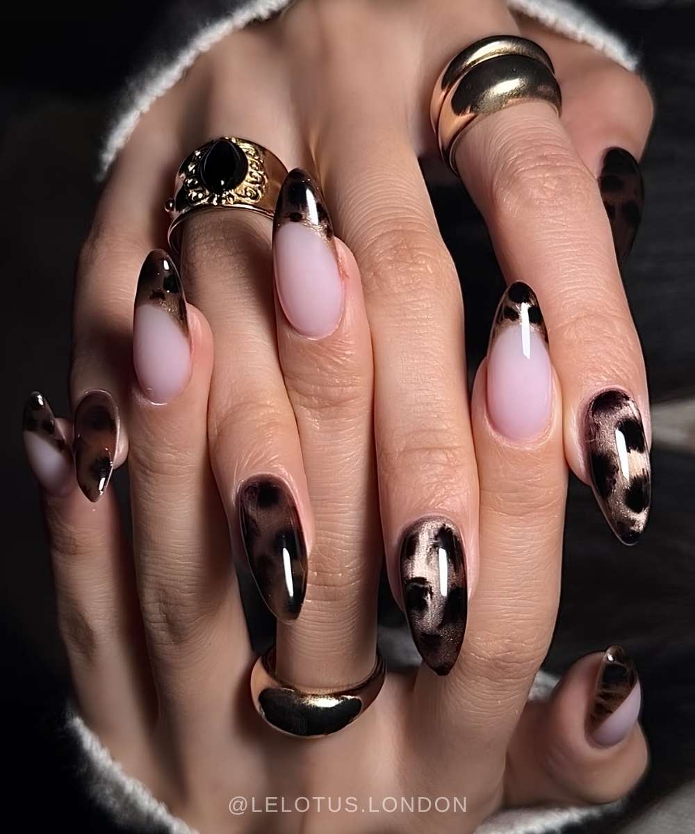 Neutrale cat eye naegel mit schildpattmuster