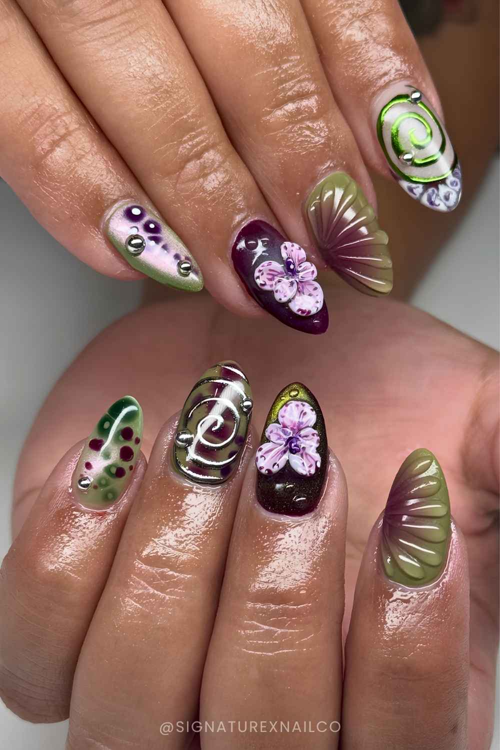 Olivgruene und pflaumenfarbene naegel mit 3d blumen