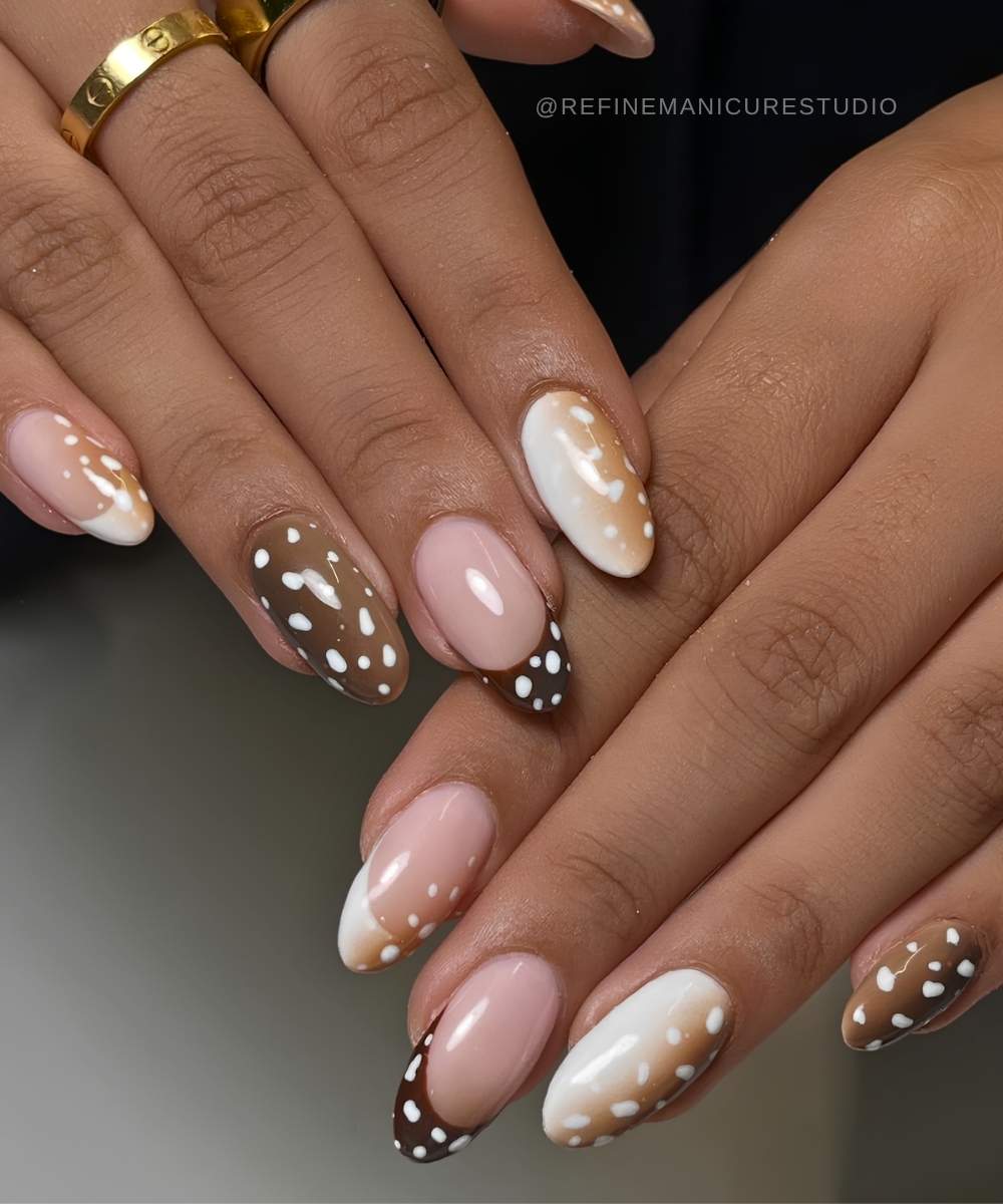 Weisse und braune Bambi Naegel mit French Spitzen