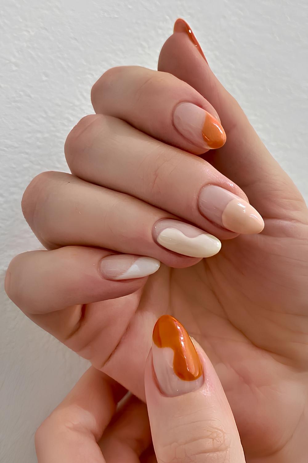 Abstrakte French Manikuere in Orange und Beige