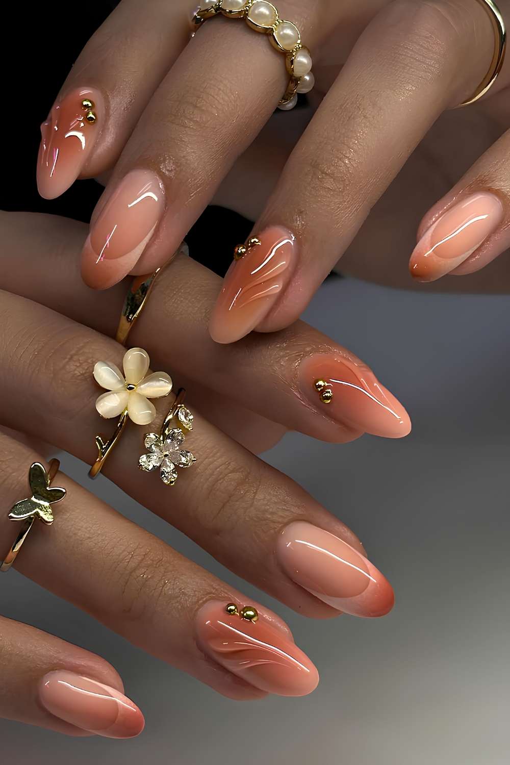 Beige Aura Naegel mit Dunkelorange