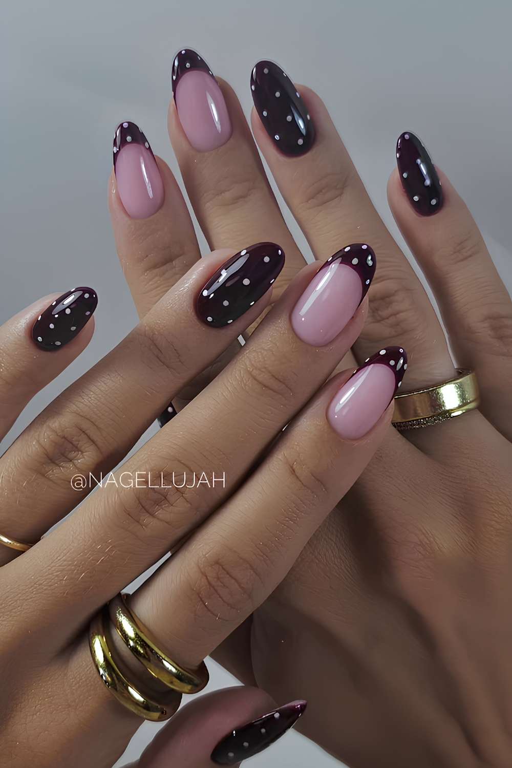 Black Cherry Naegel mit Punkten