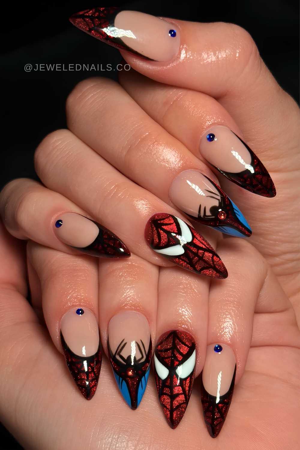 Blaue und rote Cat Eye Spiderman Naegel