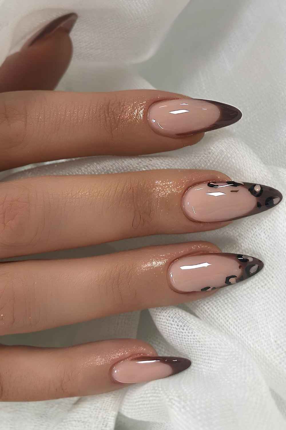 Braune French Naegel mit Leopardenmuster