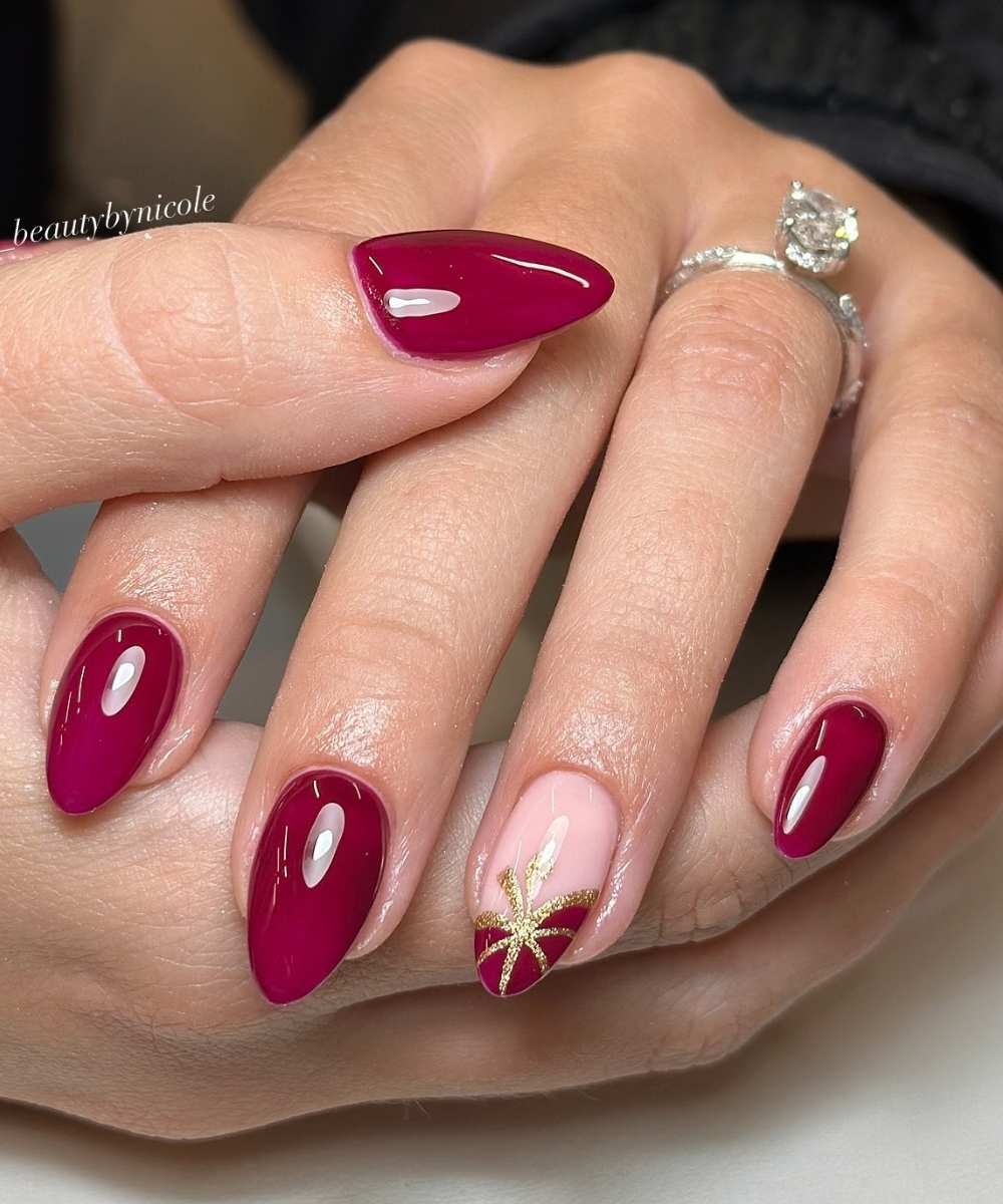 Cranberryrote Naegel mit Kuerbis Design