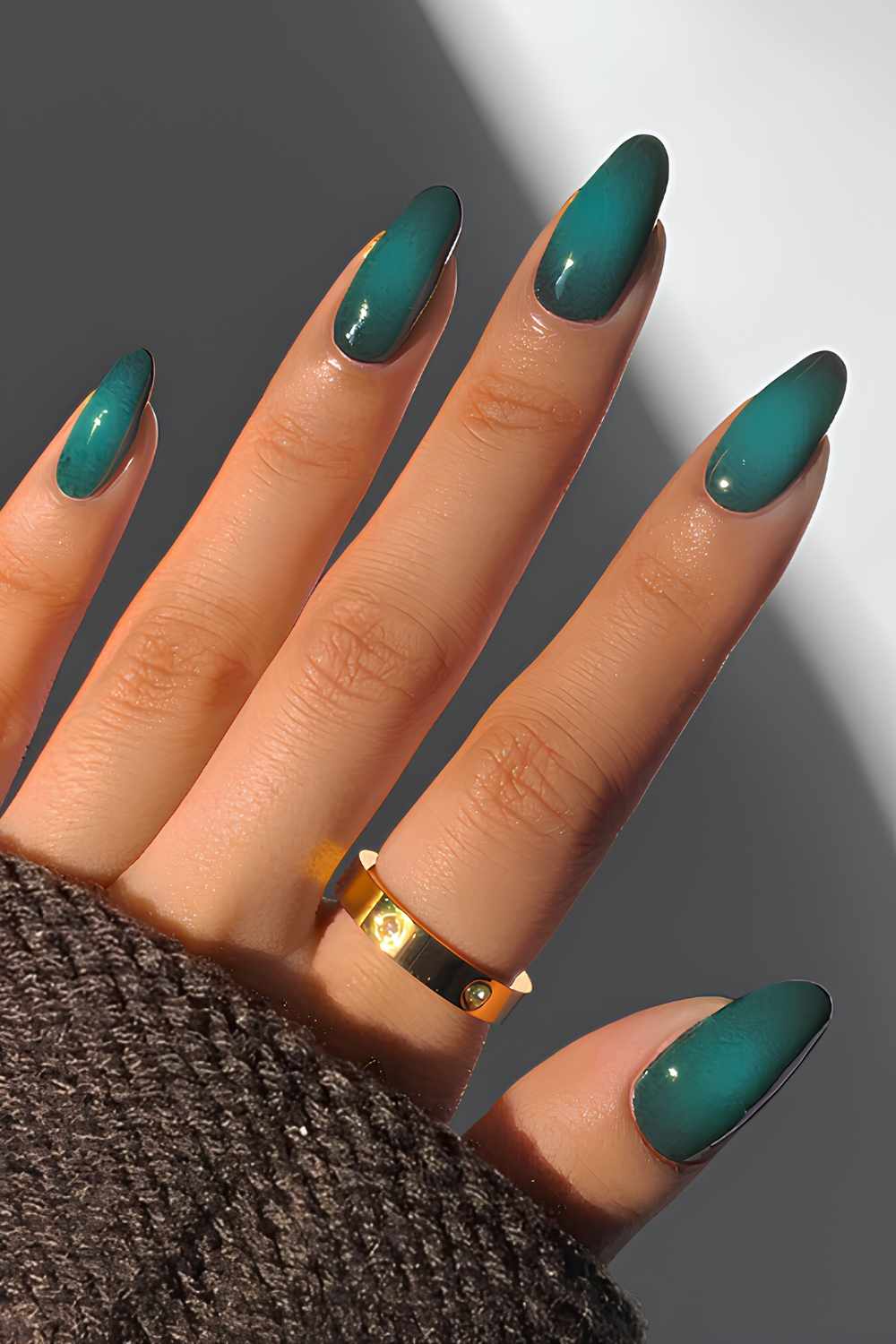 Dunkelgruene Aura Nails