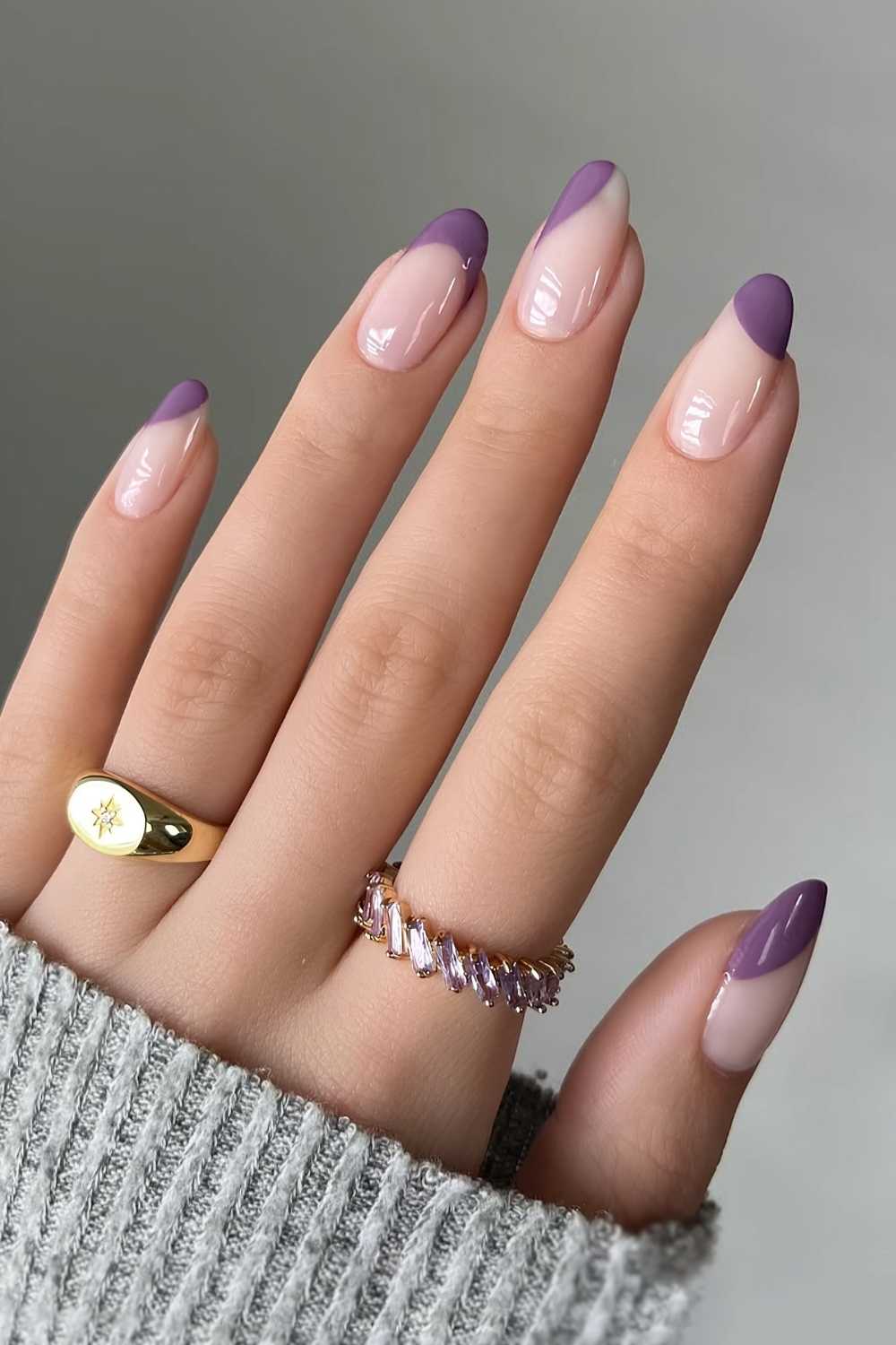 Dunkle Lavendel French Tip Naegel