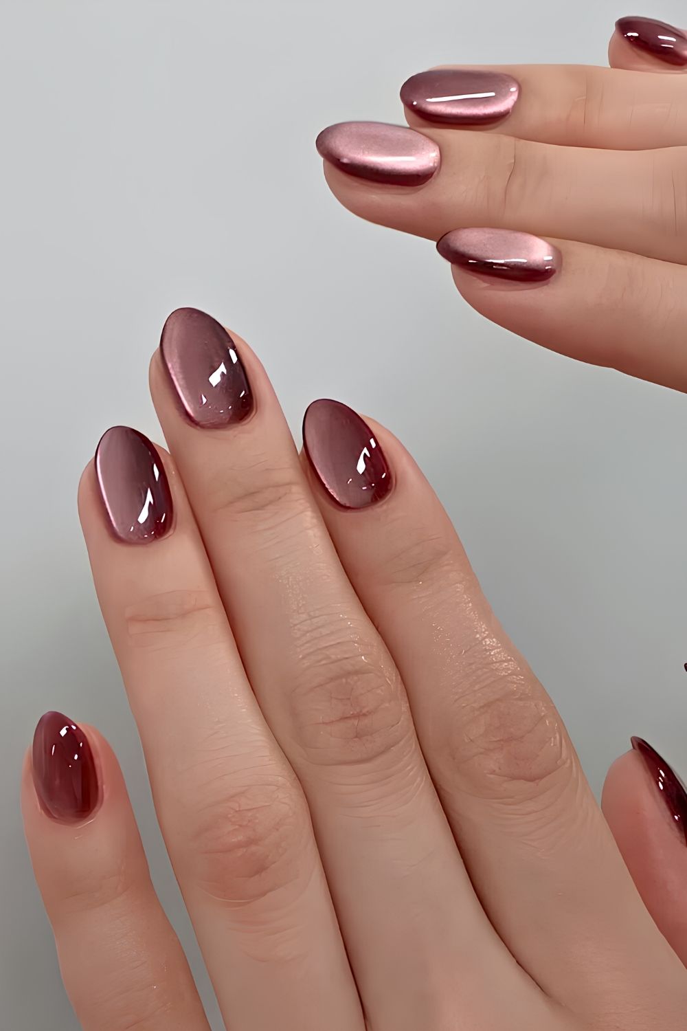 Dunkle pflaumenfarbene Cat Eye Naegel
