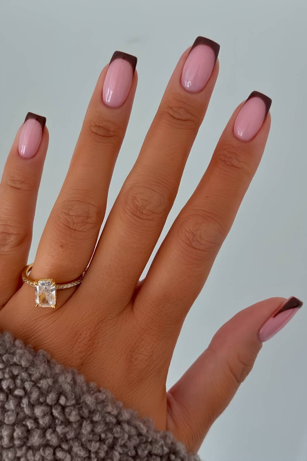 Eckige braune French Naegel
