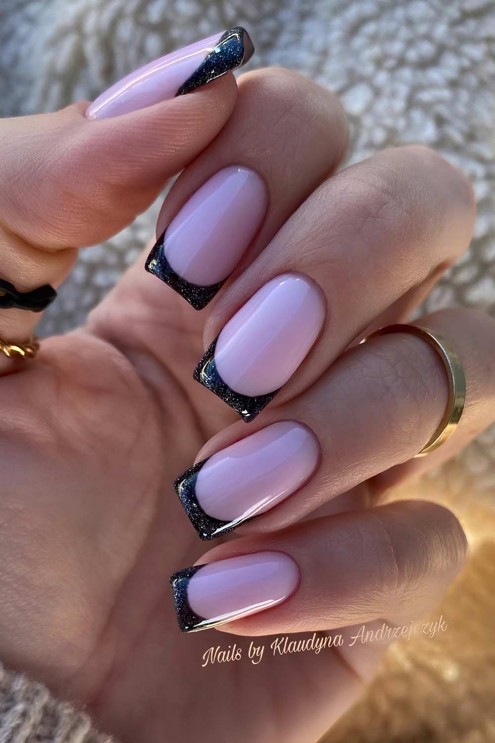 Eckige schwarze French Naegel mit Glitzer