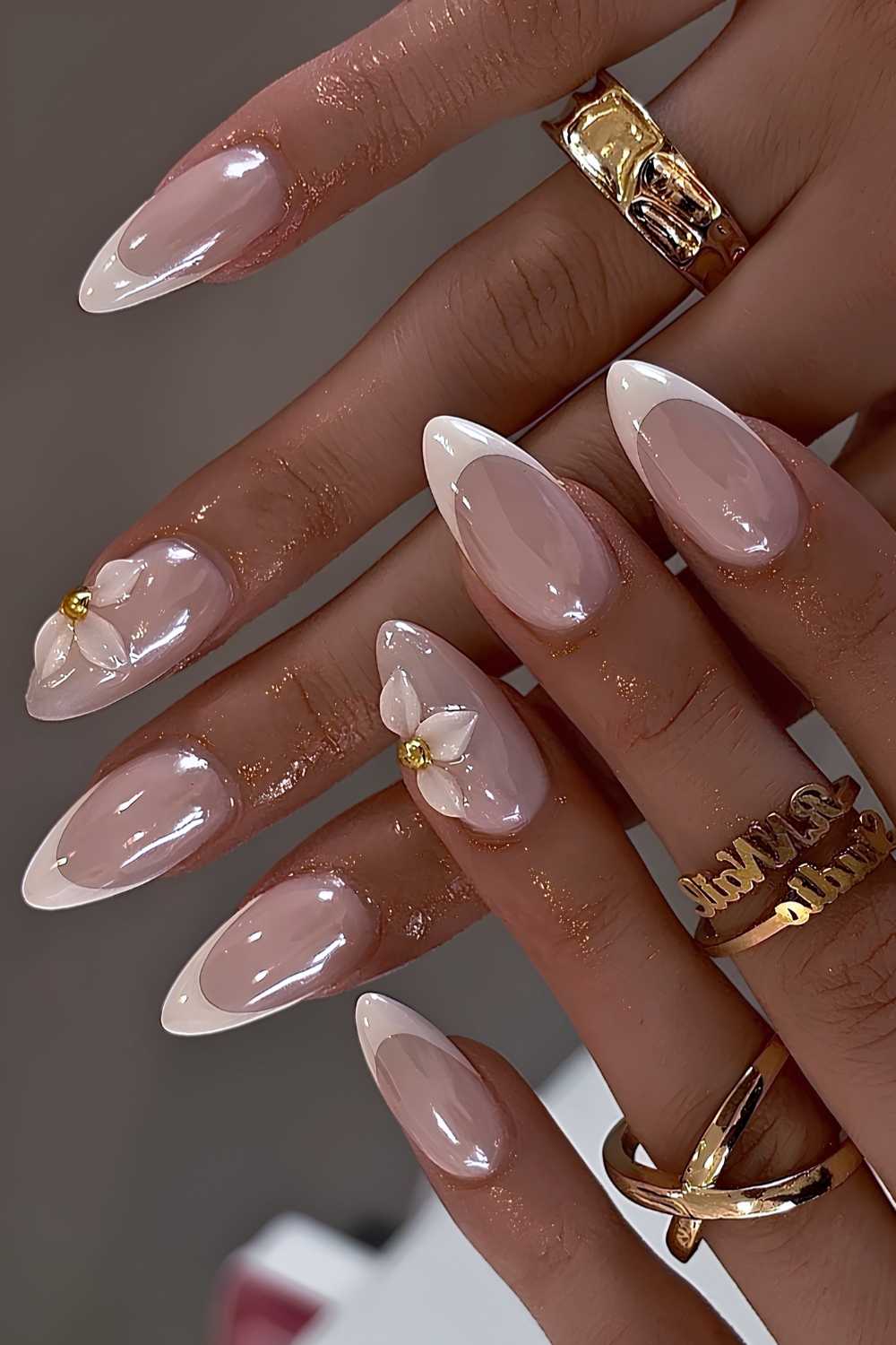 Glazed White French Naegel mit 3D Blumen