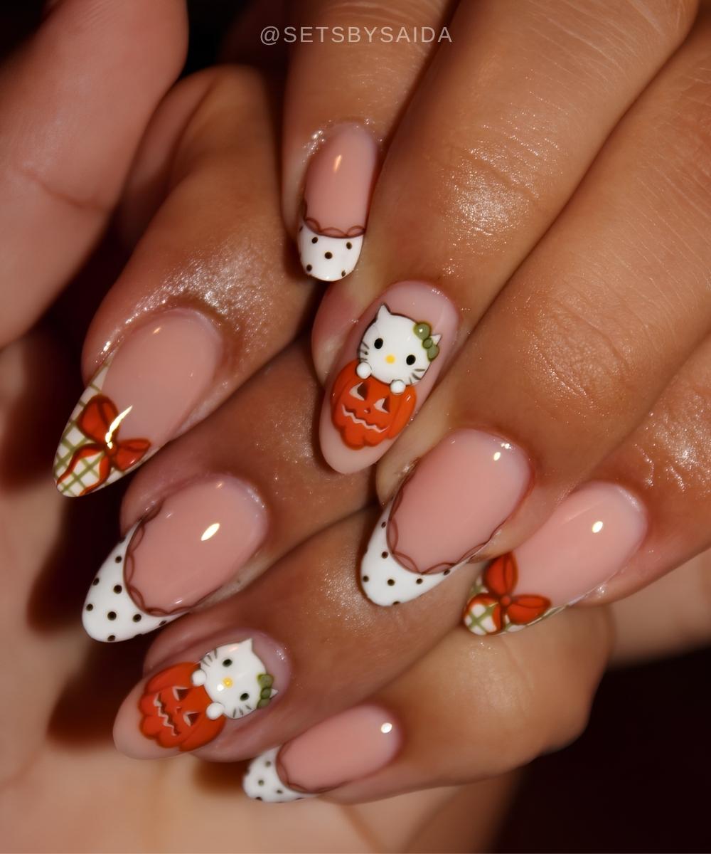 Herbstliche French Naegel mit Kuerbissen und Hello Kitty Design
