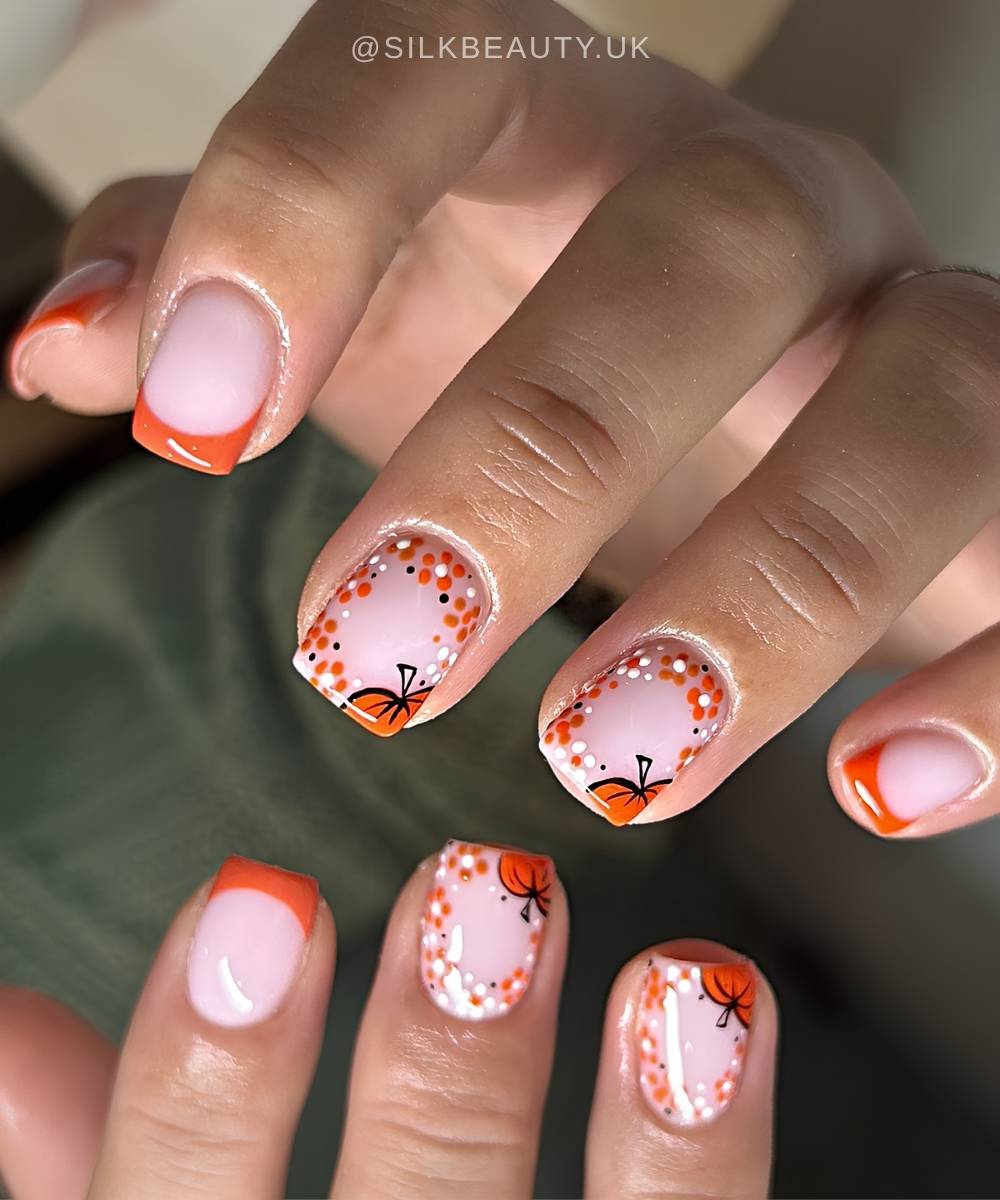 Kurze Orange French Naegel mit Kuerbissen