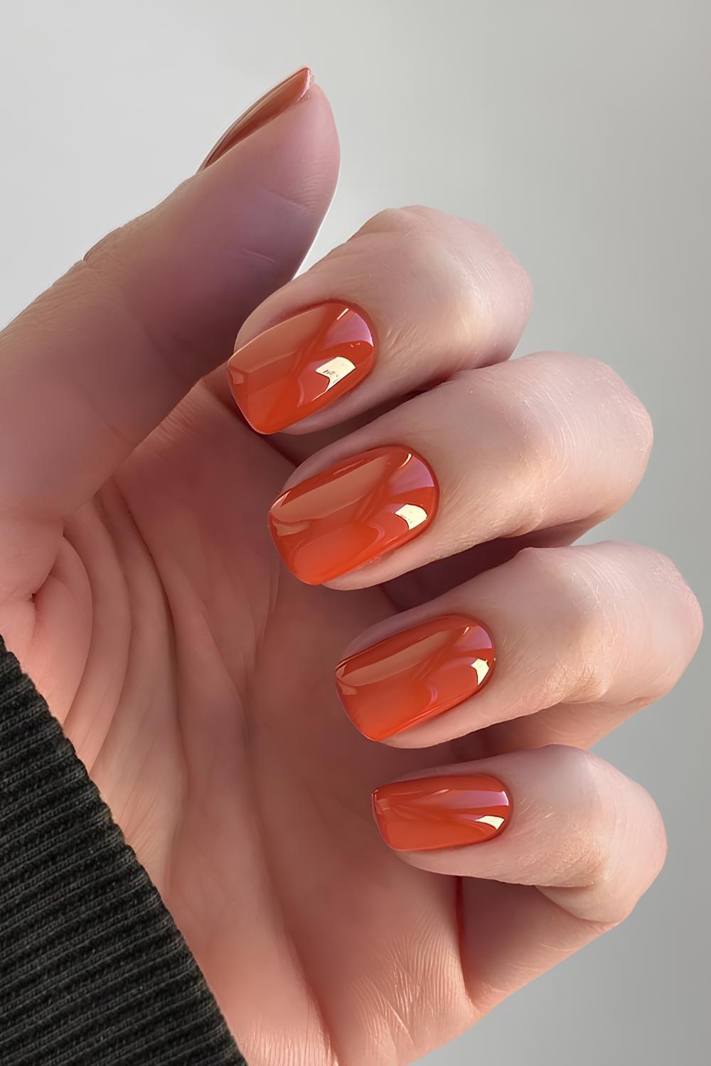 Kurze rostorange Naegel
