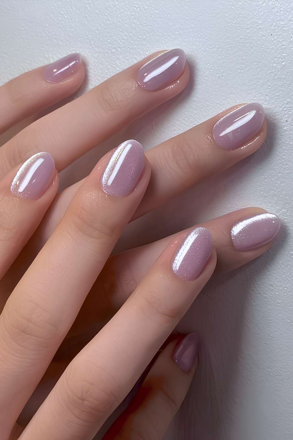 Kurze violette Samtnaegel