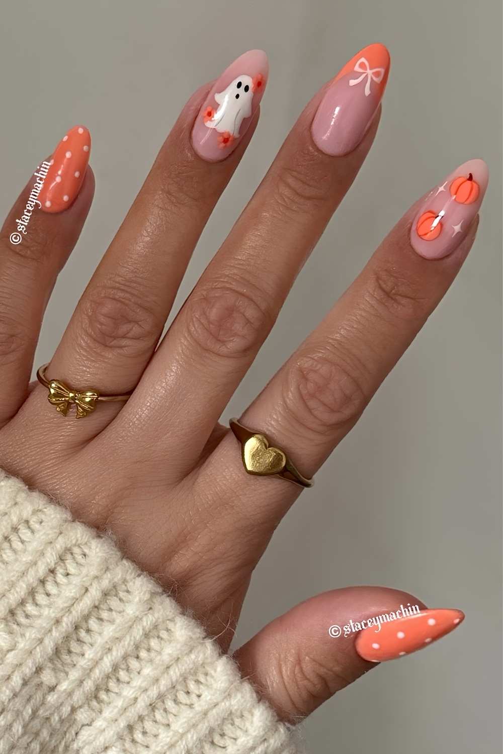 Orange Naegel mit Schleifen und Kuerbissen
