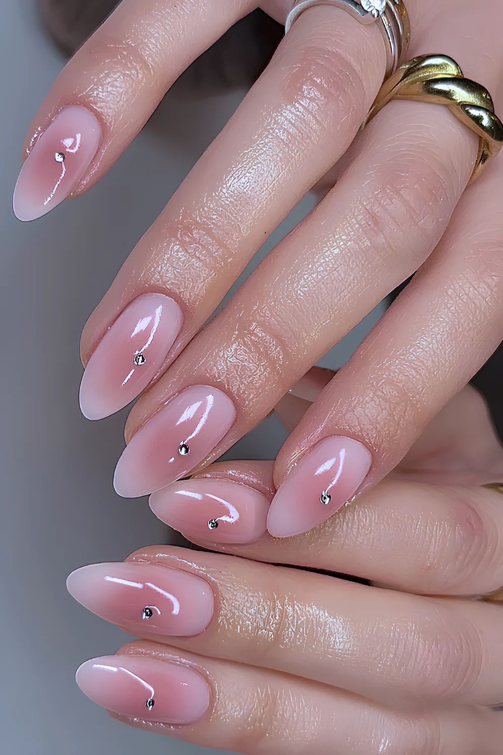 Rosa Aura Naegel mit Strasssteinen
