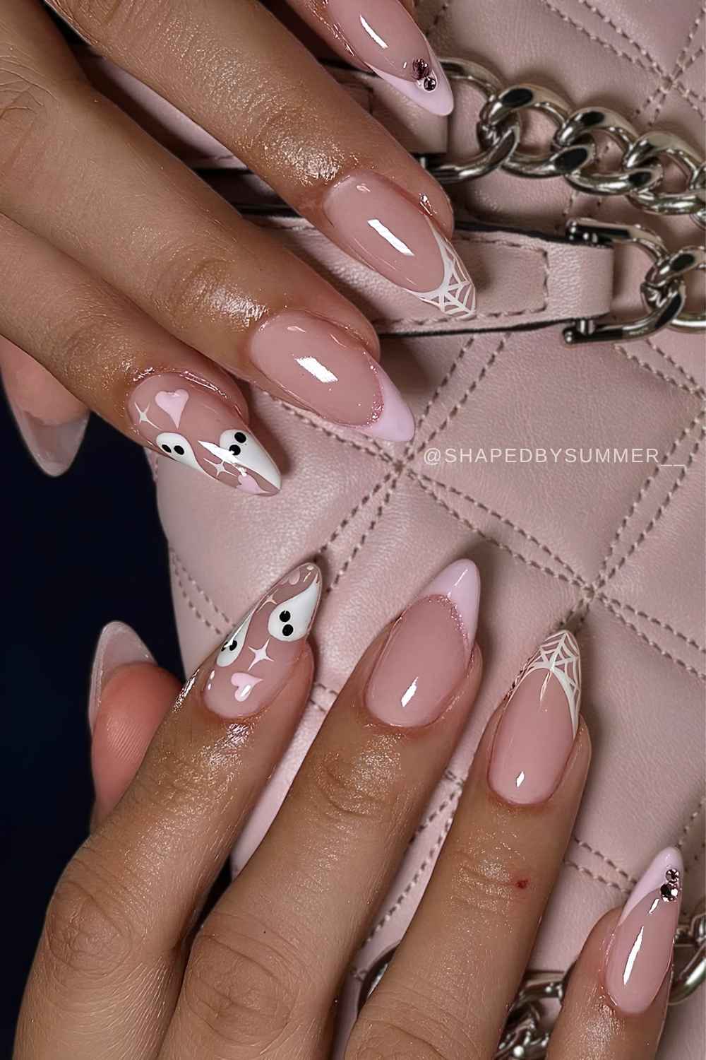 Rosa French Naegel mit suessem Halloween Design