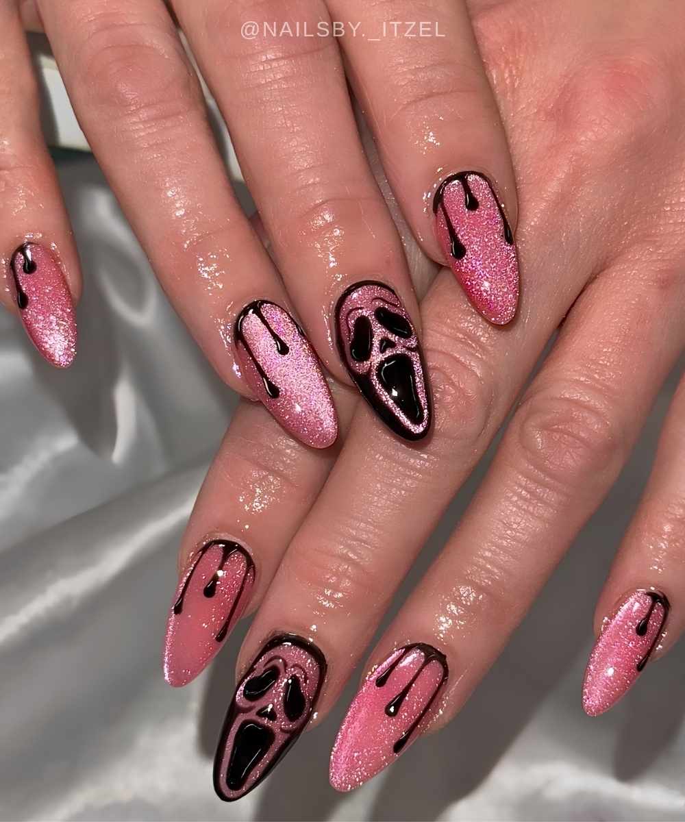 Rosa Velvet Naegel mit schwarzem Halloween Design