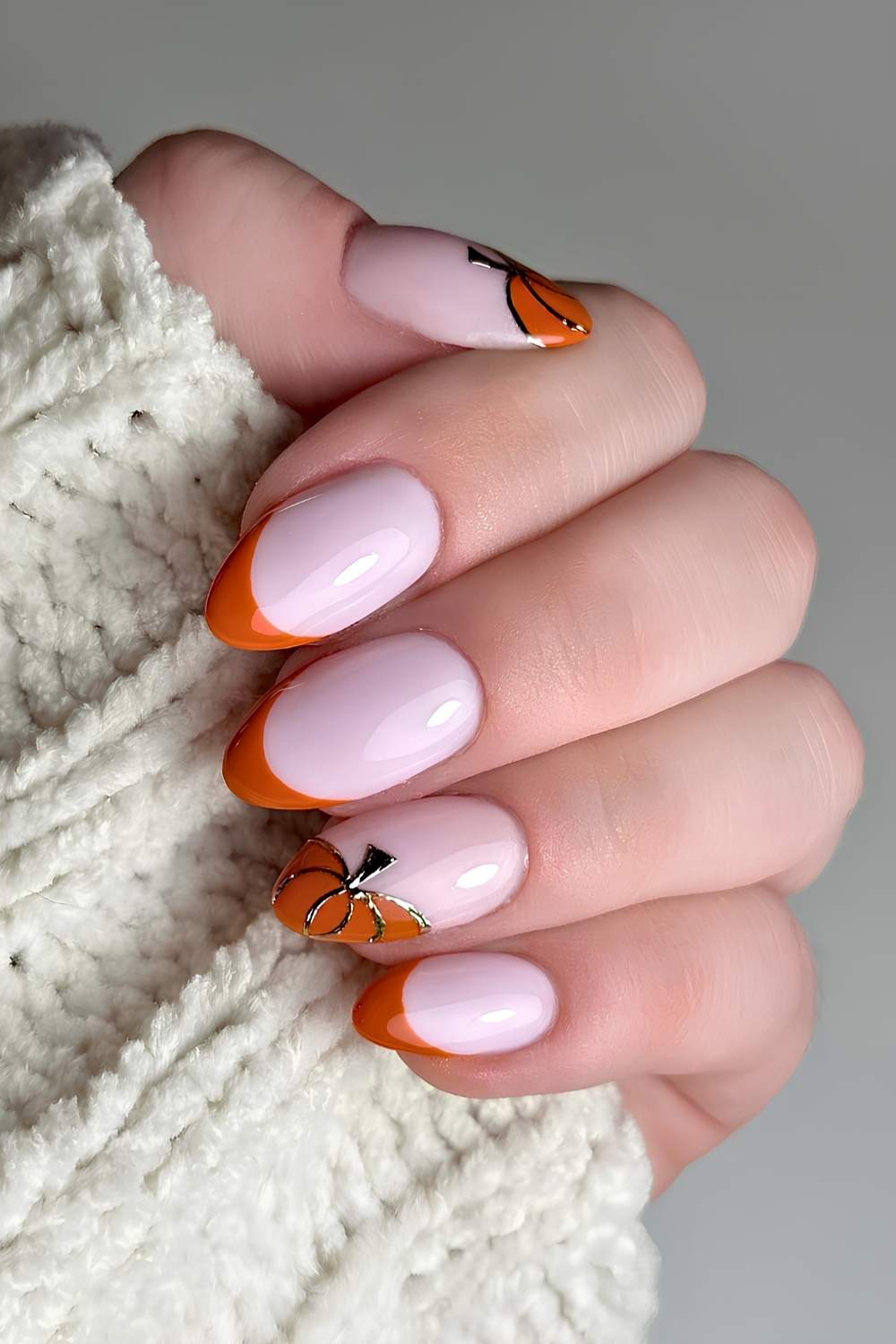 Rostorange French Naegel mit Kuerbissen