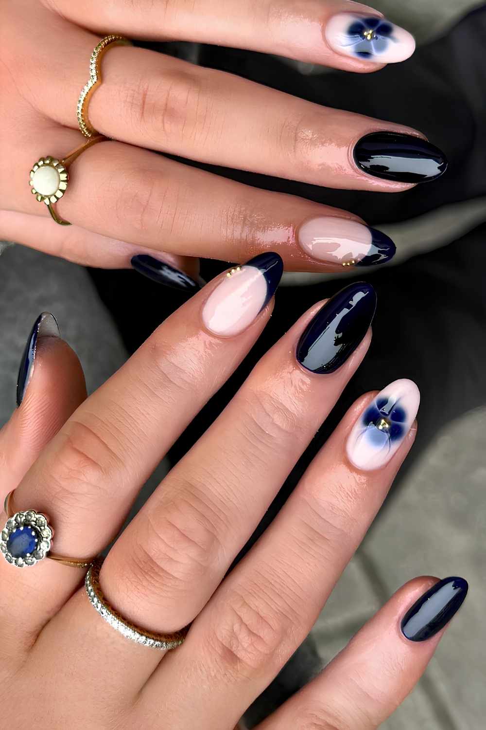 Schwarze Naegel mit Blooming Gel Blumen