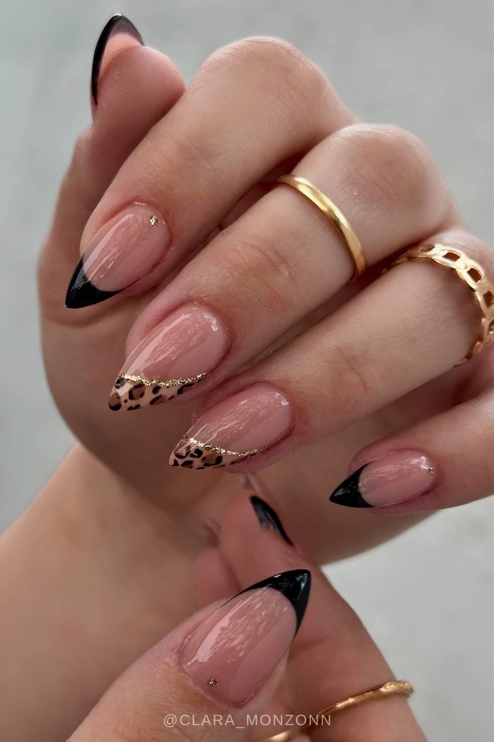 Schwarze Stiletto French Naegel mit Leopardenmuster