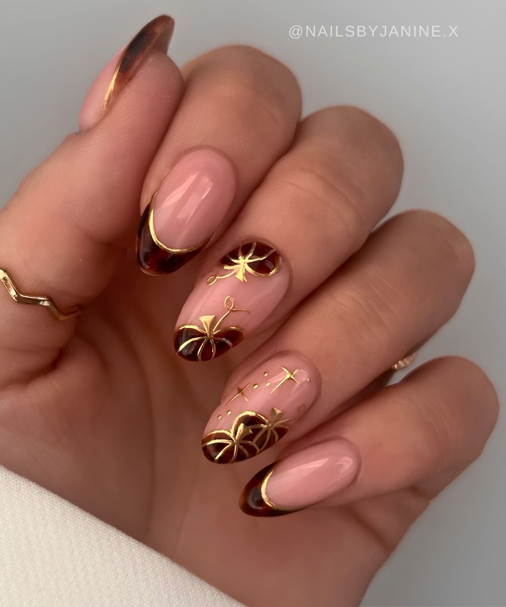 Tortie Naegel mit Kuerbissen und Gold Details