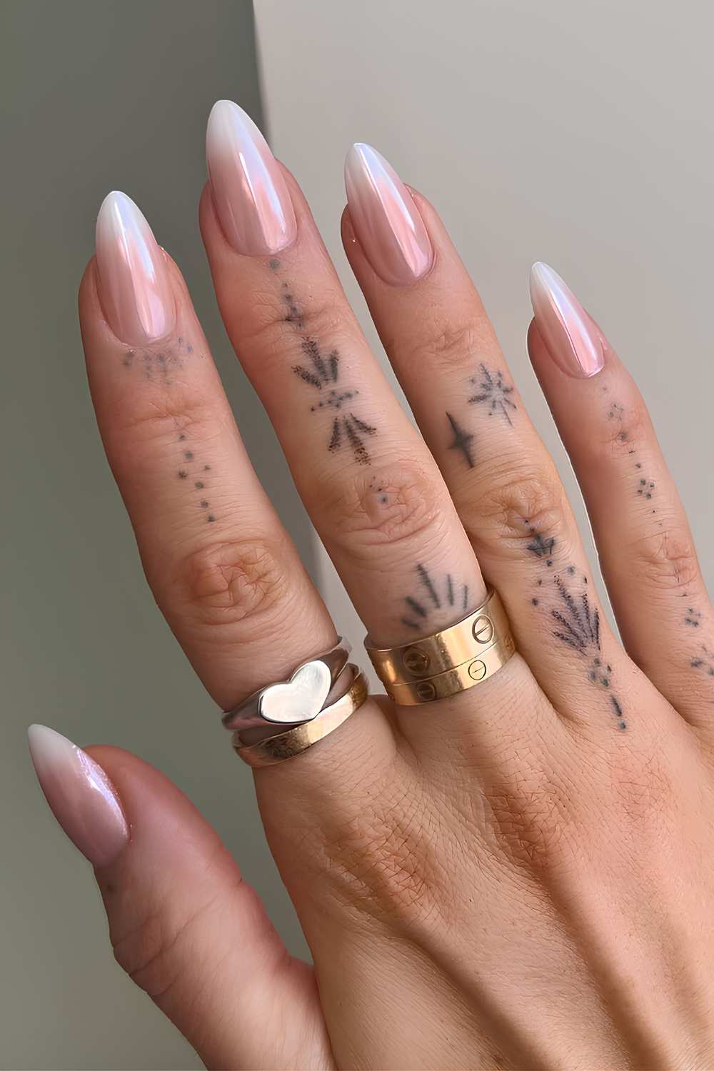 Weisse Chrome Ombre Manikuere