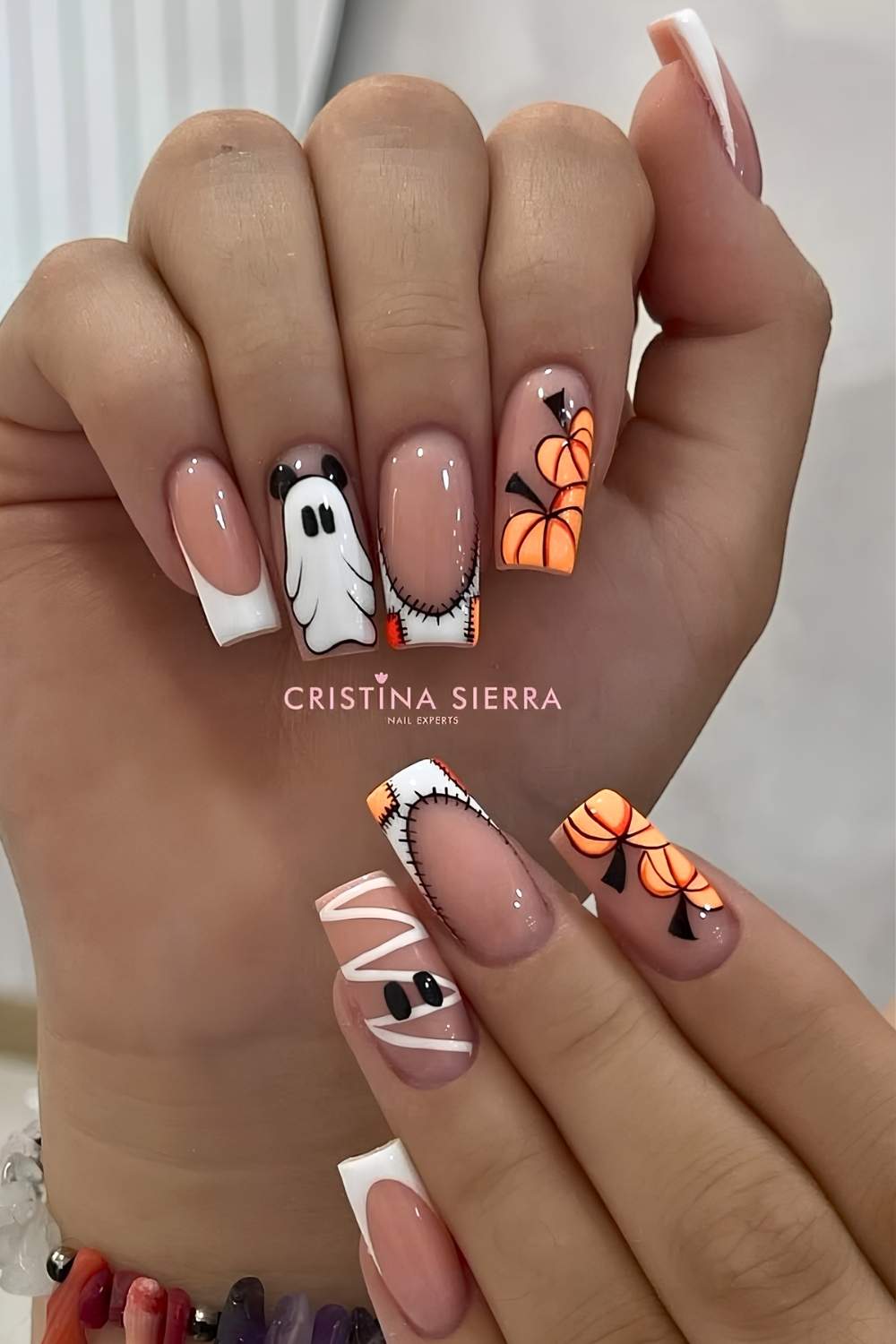 Weisse French Naegel mit Halloween Mickey Mouse Design