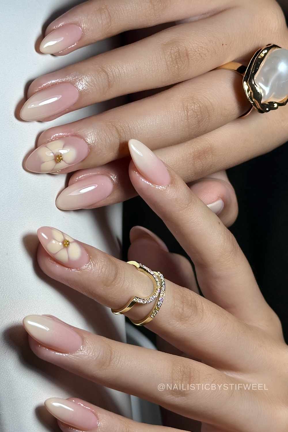 Zartae Vanilla Ombre Naegel mit Blumen
